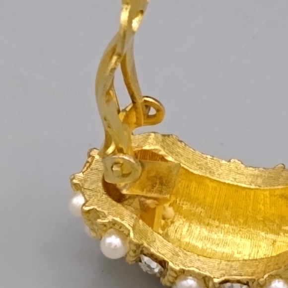 Pearl Rhinestone Cluster Half Hoop Clip on Earrings Vintage - Picture 12 of 15